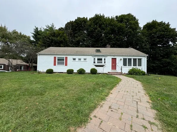 8 Field St, Holyoke, MA 01040