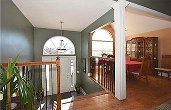 3rd image of 112 Surrey Ct