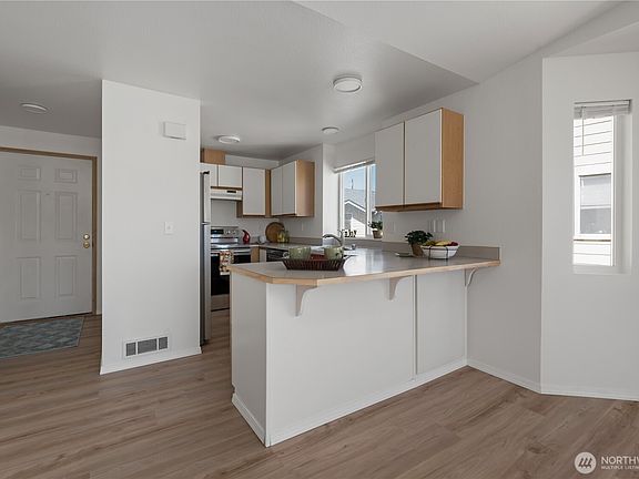 4th image of 537 NE Ellis Way #B201