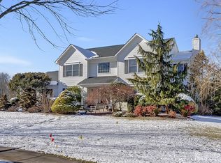 7 Ginnie Ln, West Windsor, NJ 08550