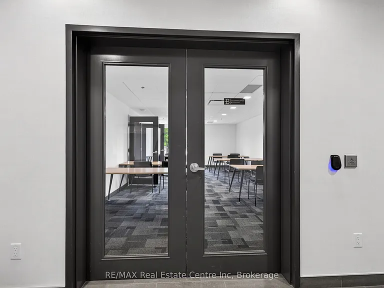 251 Northfield Dr E — Photo 41