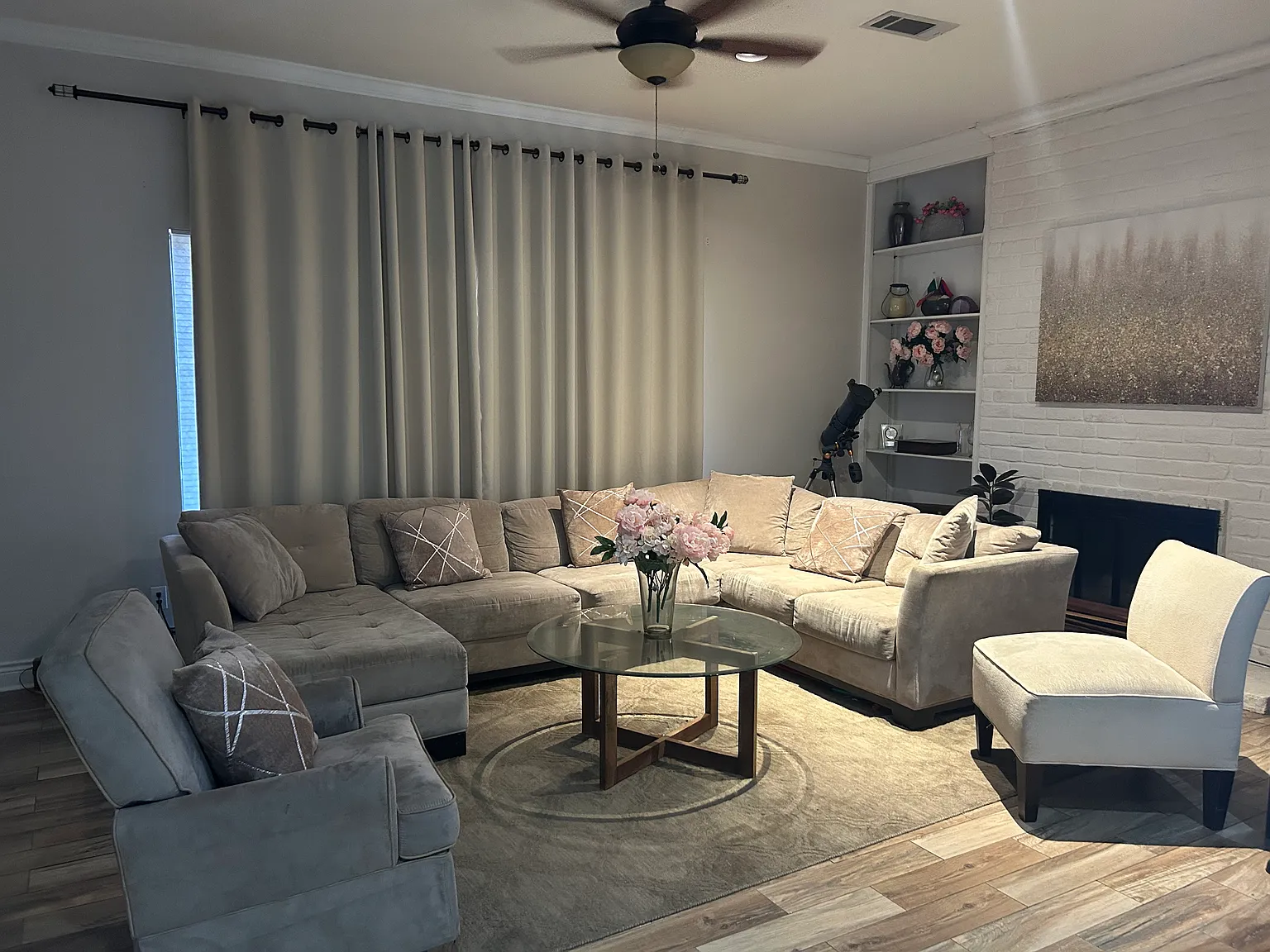 3 bed, 2090 sqft, $2,400 — Photo 1