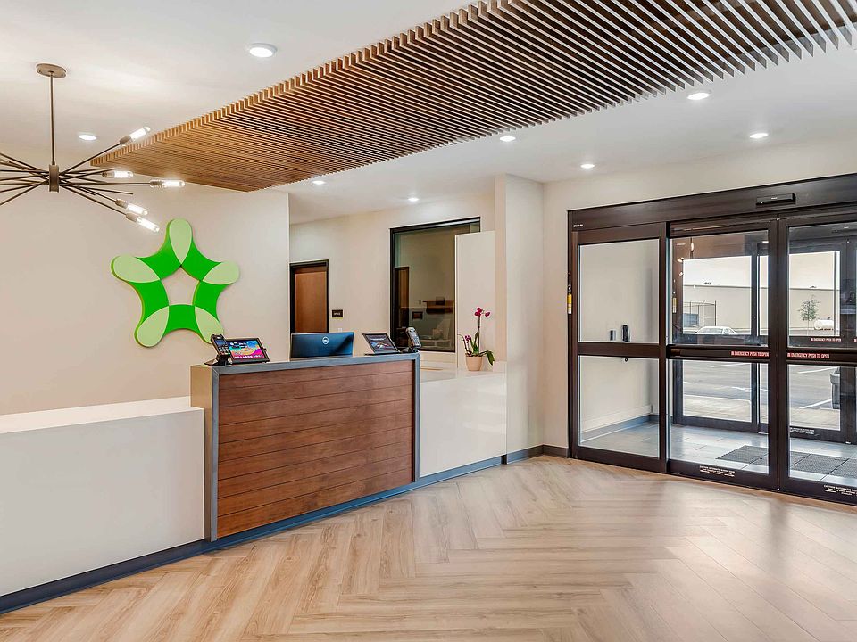 Lobby and Guest Check-in