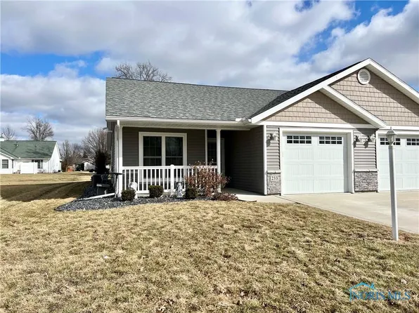 233 Chelsea Dr, Defiance, OH 43512