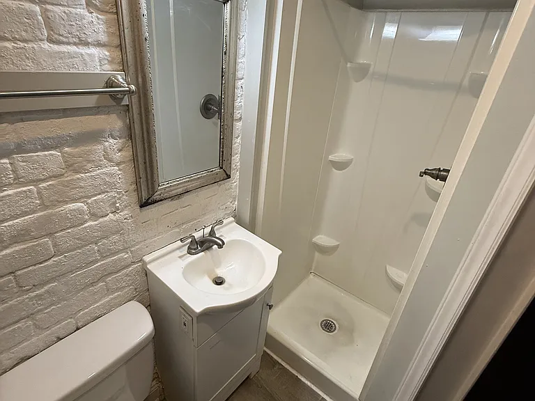 717 W Clay St — Photo 21