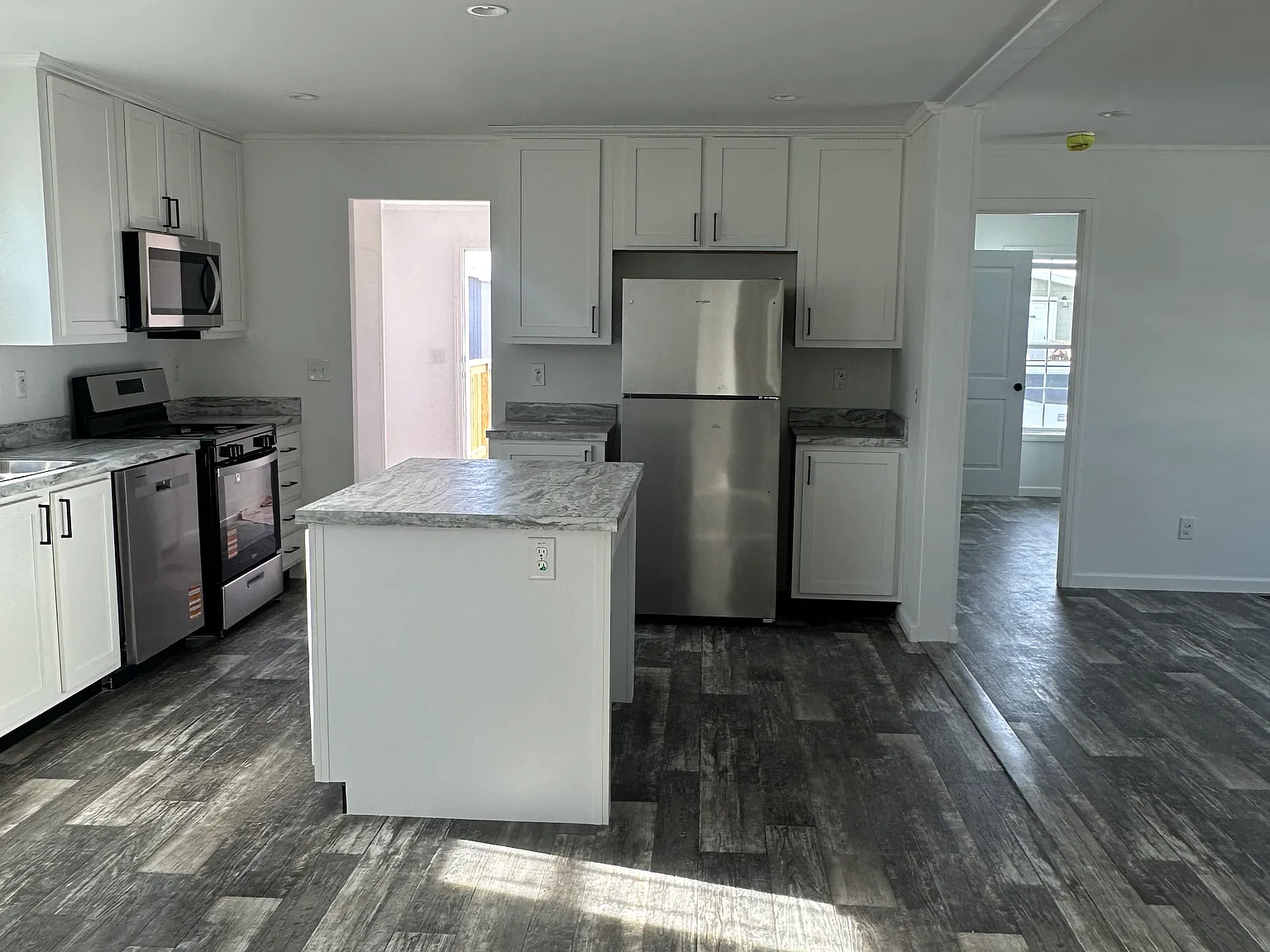 4 bed, 1286 sqft, $1,795 — Photo 3