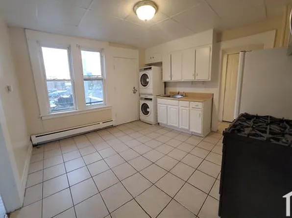 185 Cowles St #2, Bridgeport, CT 06607