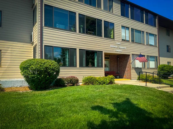 709 Broad St APT 25, Story City, IA 50248
