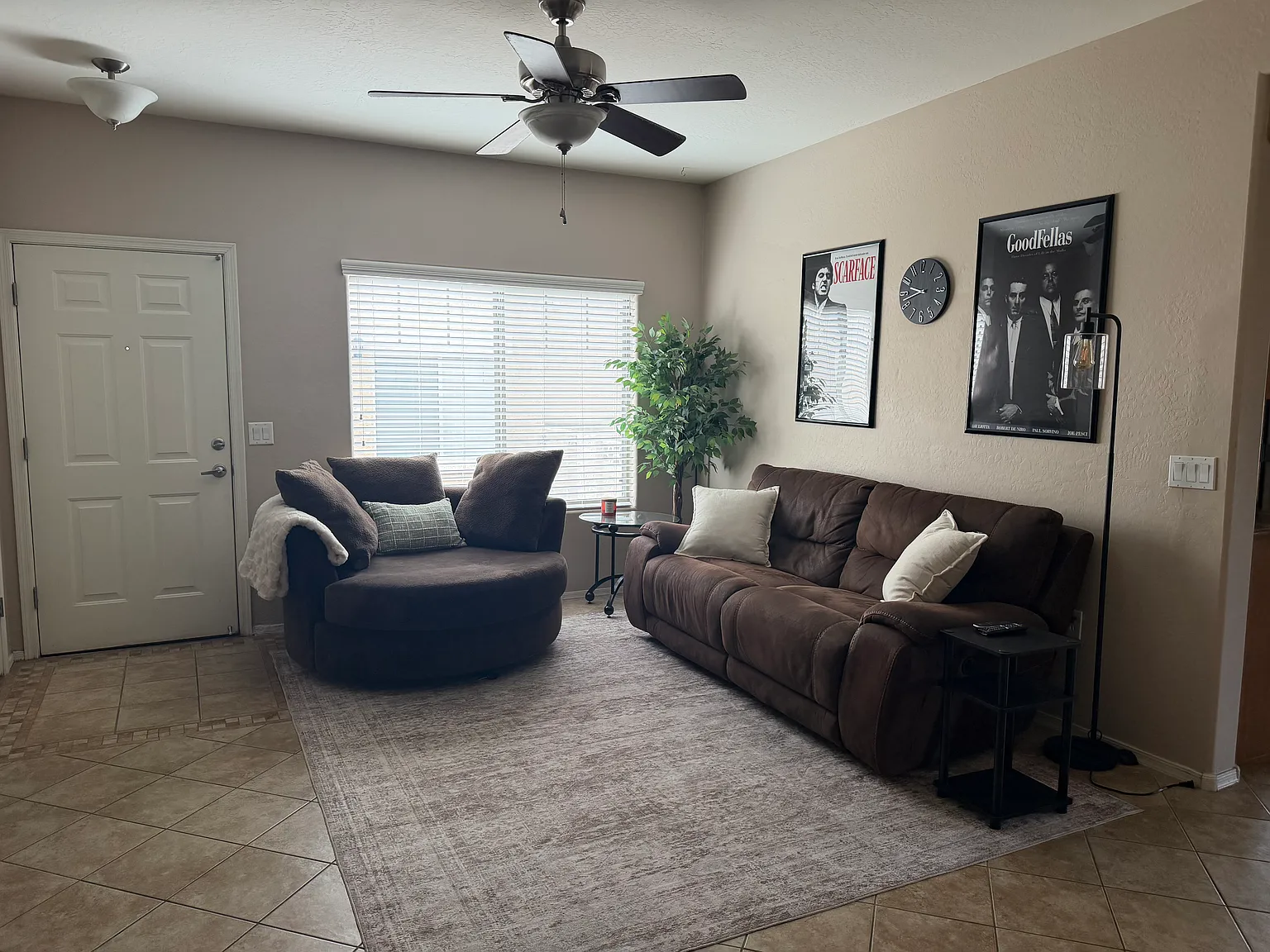 2 bed, 993 sqft, $1,900 — Photo 2