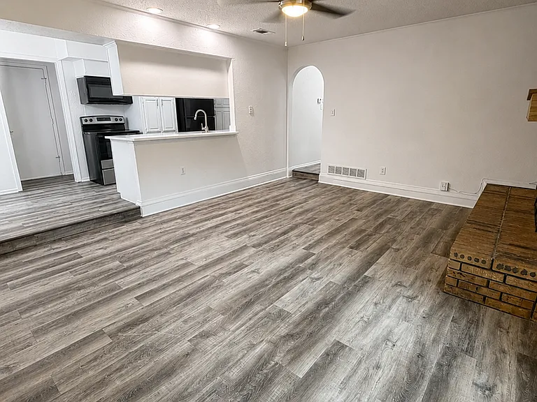 5309 Holly Trl — Photo 8