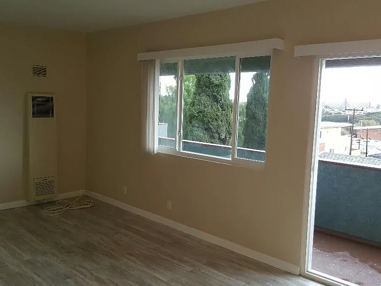 913 E Grand Ave #6 — Photo 3