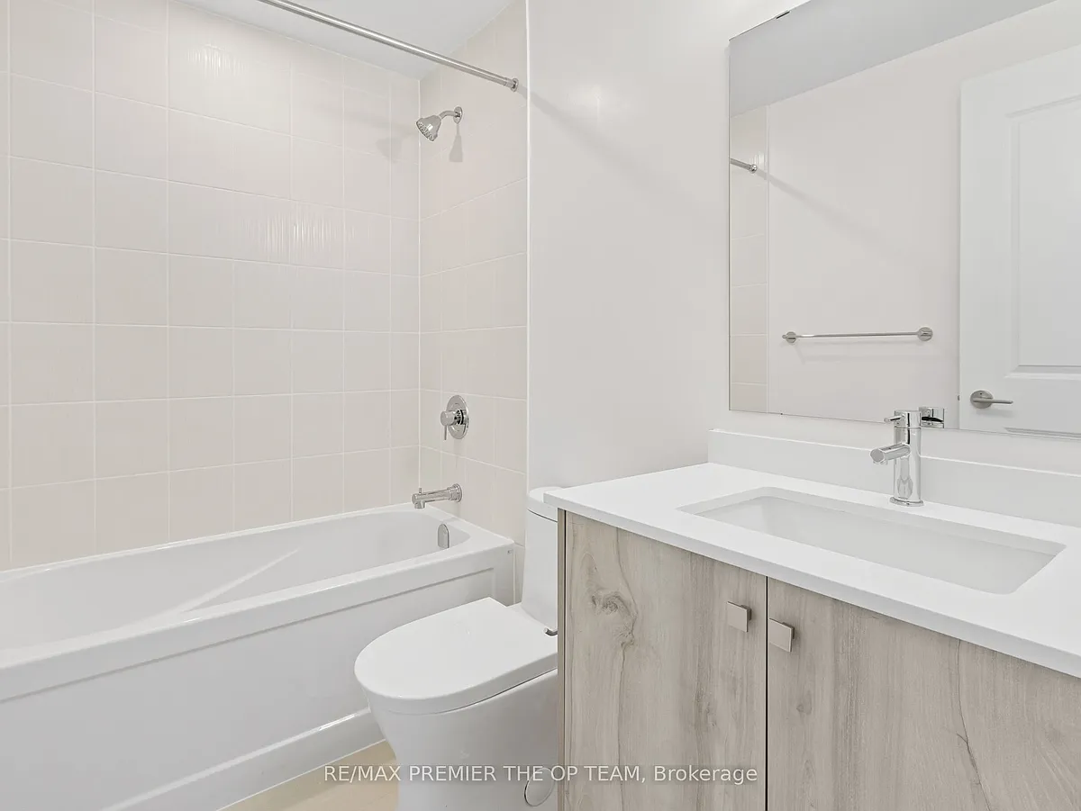 Building Photo - 10 Gatineau Dr #817
