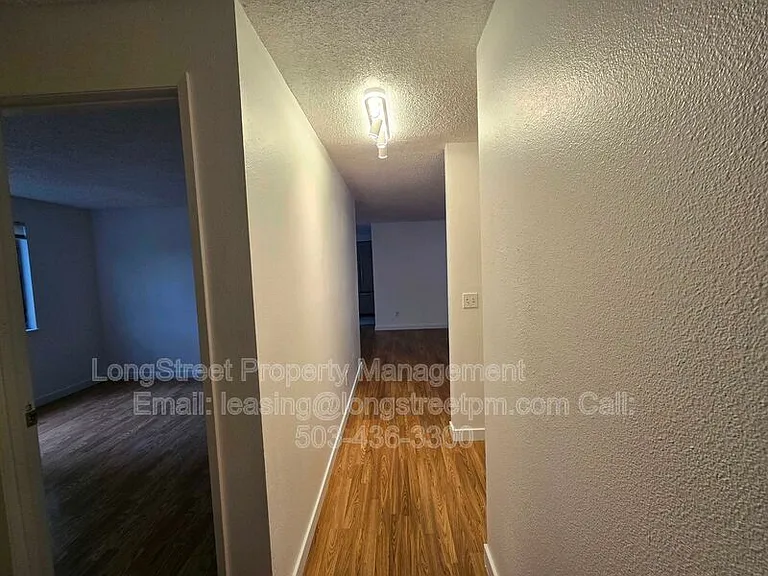 2711 Newton St — Photo 15