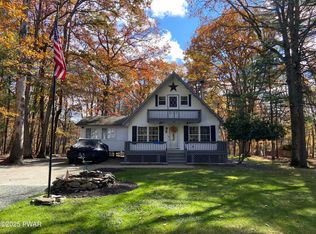 113 Yvonne Ct, Dingmans Ferry, PA 18328