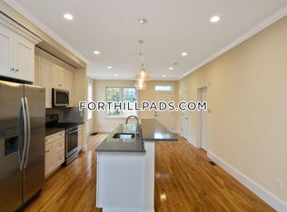 128 Roxbury St, Roxbury, MA 02119