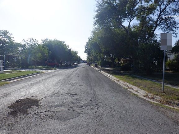 4th image of 1109 E Doddridge Ave
