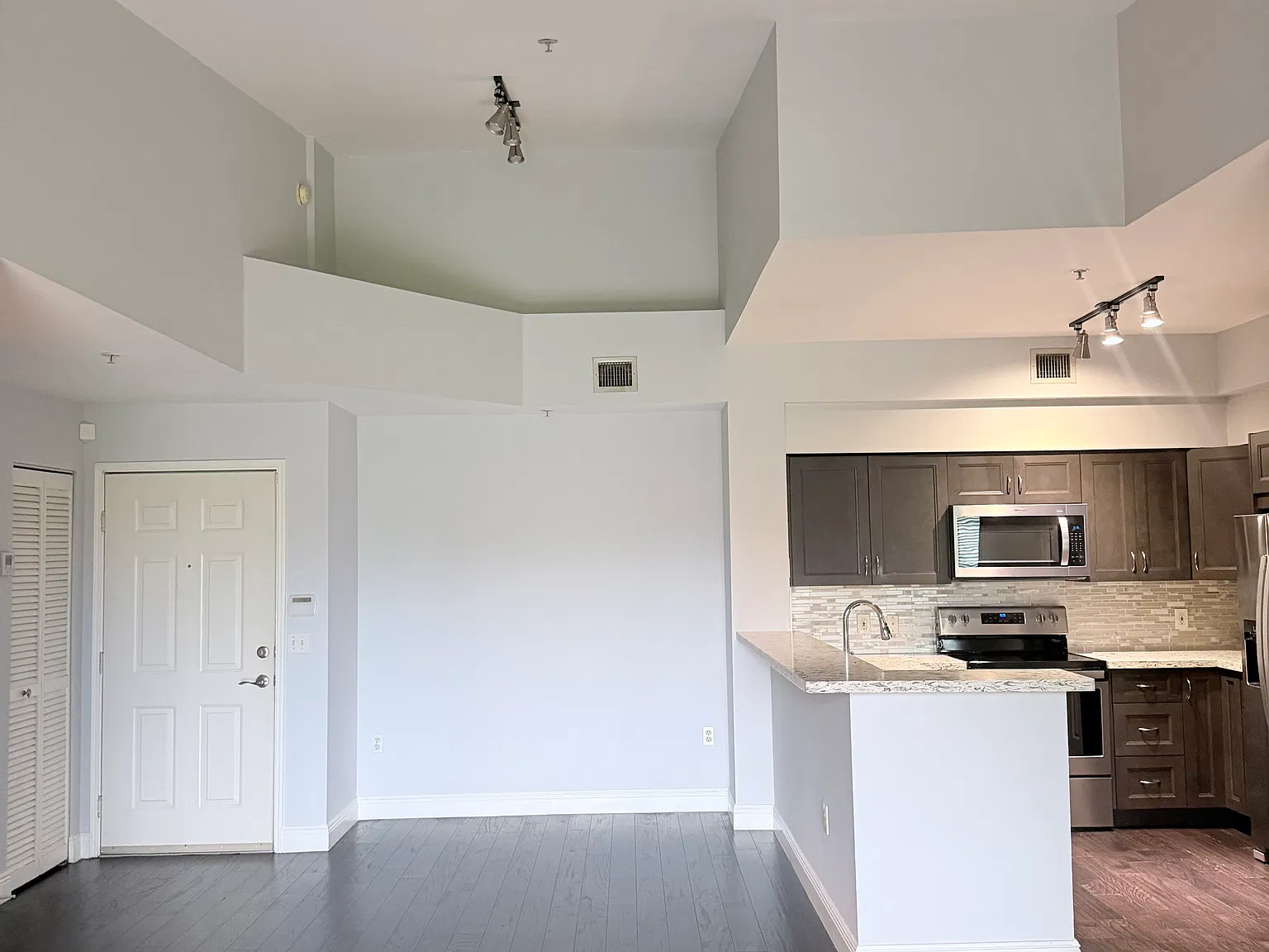 2 bed, 1059 sqft, $2,500 — Photo 4