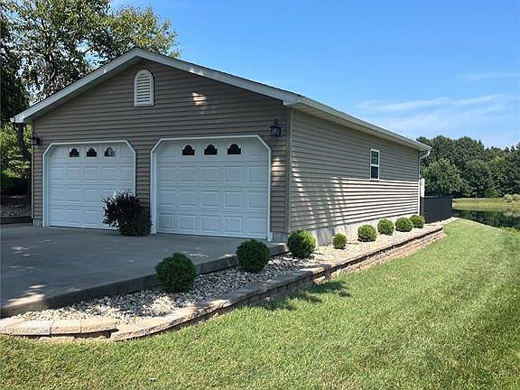 4th image of 1436 S Lake Dr