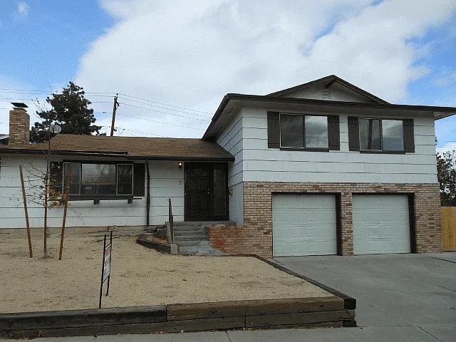 3005 Scholl Dr photo 1
