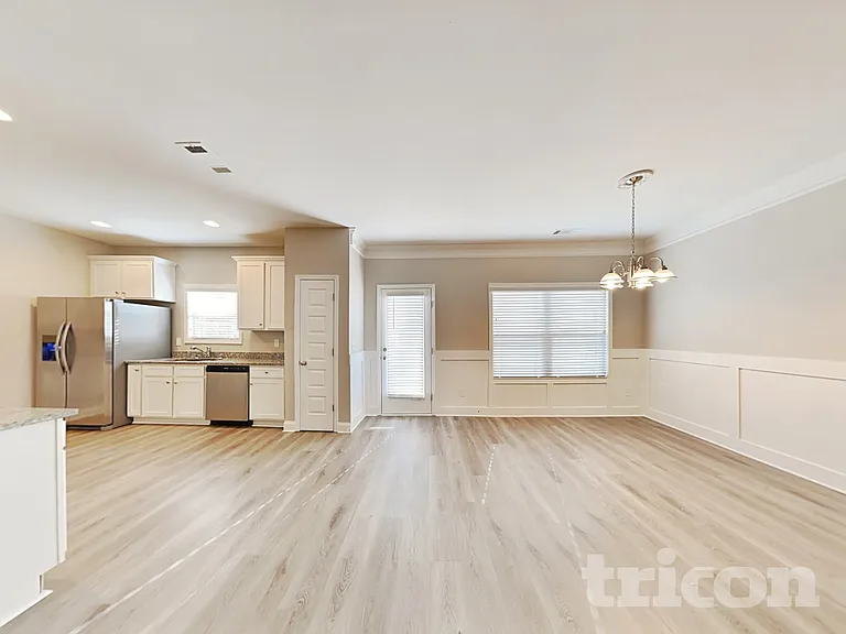 821 Crescent Way — Photo 5