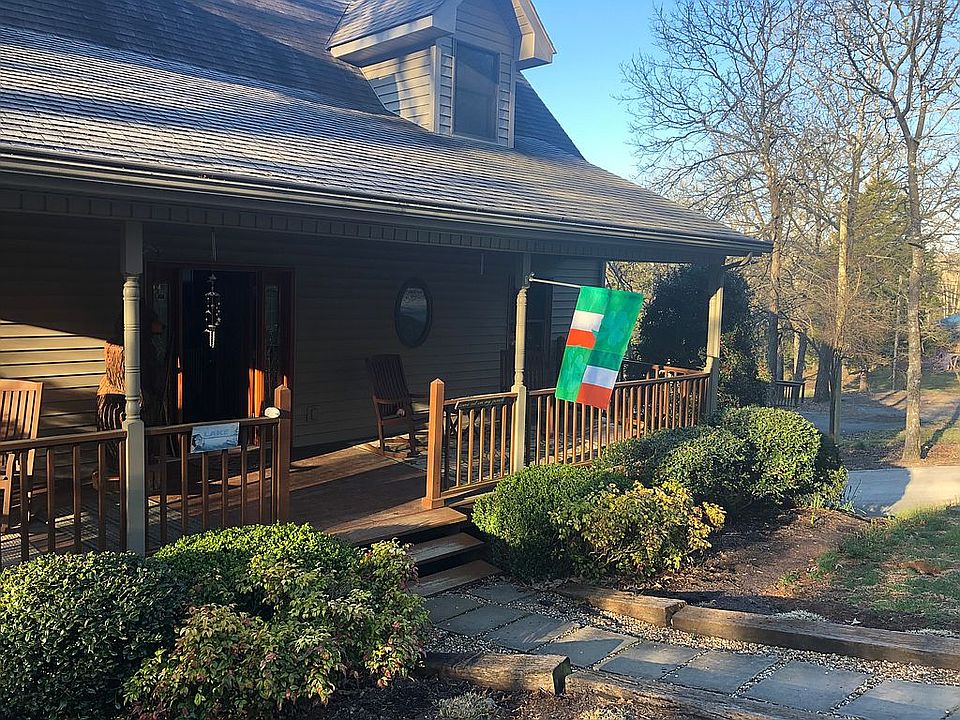 1st image of 176 Oak Ln