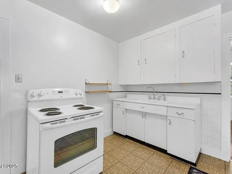 1145 Seminary Ave — Photo 13