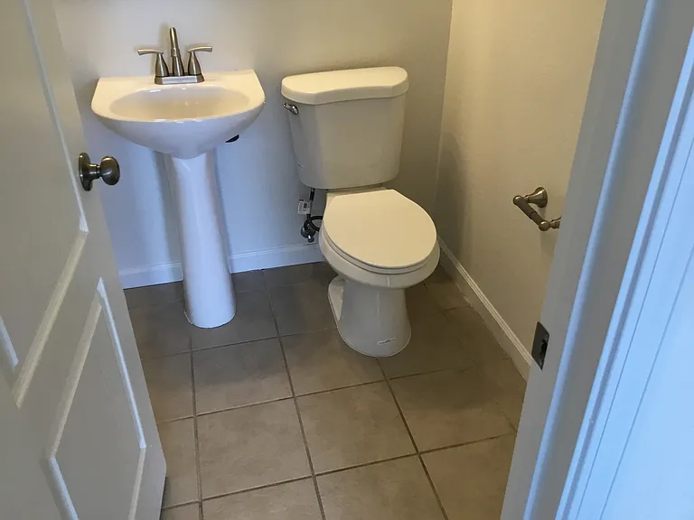 1391 Peppoli Loop SE — Photo 8