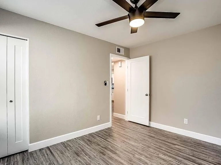 318 E Vine Cir — Photo 10