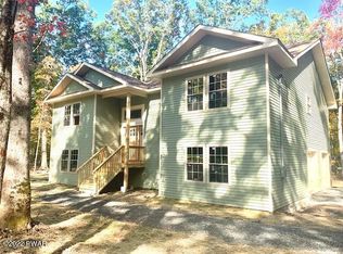 105 Tiffany Ct, Milford, PA 18337