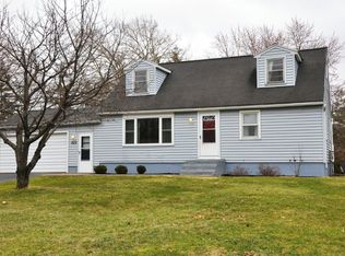 1072 Farnsworth Rd S, Rochester, NY 14623