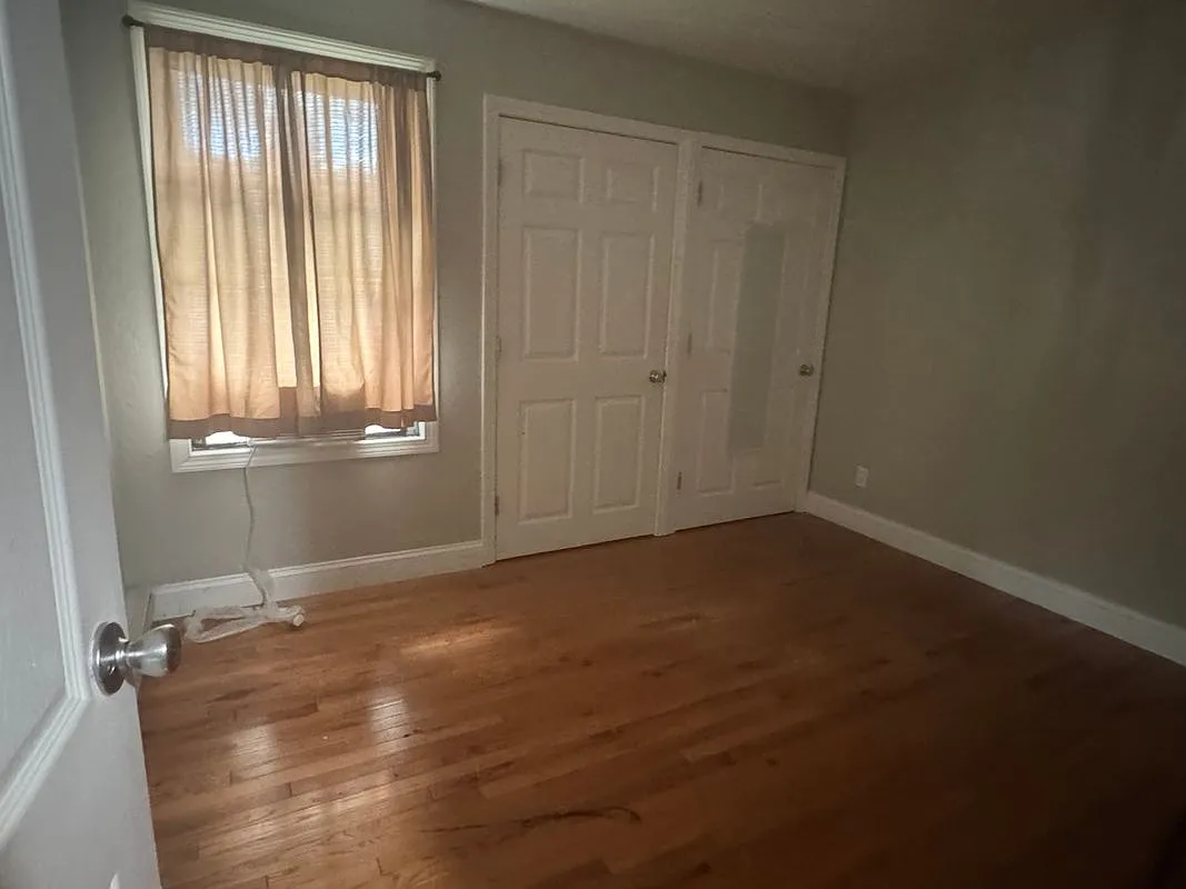 2 bed, 1.0 bath, 923 sqft, $1,850 — Photo 3