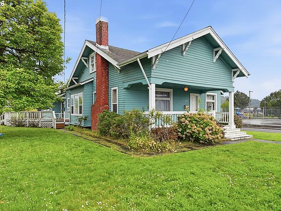 3rd image of 906 C St