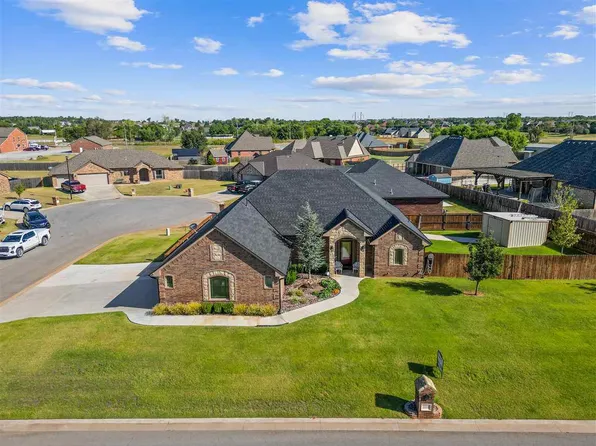 1604 NE White Rock Dr, Elgin, OK 73538