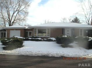400 Amanda St, Pekin, IL 61554