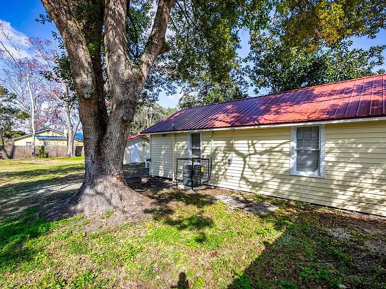541 New Berlin Rd — Photo 4