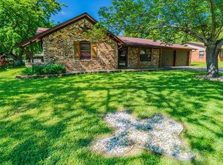 529 NW Mound St, Burleson, TX 76028
