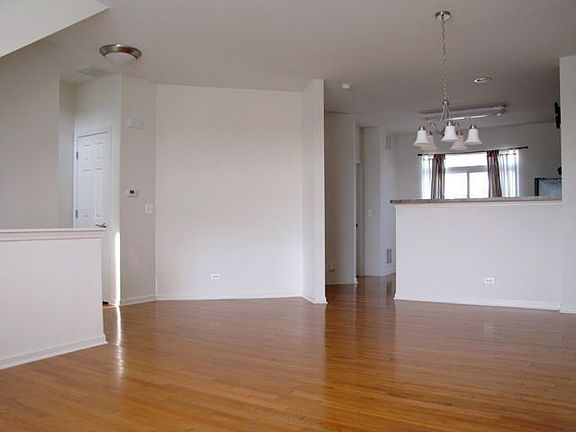 3rd image of 28 Thomas Ct