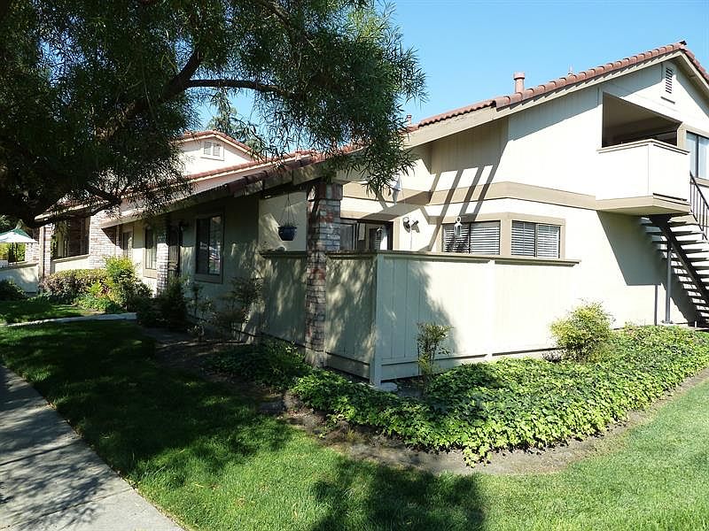 1st image of 438 Colony Crest Dr