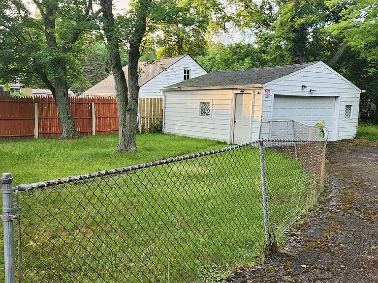 2291 Green Rd #1 — Photo 3