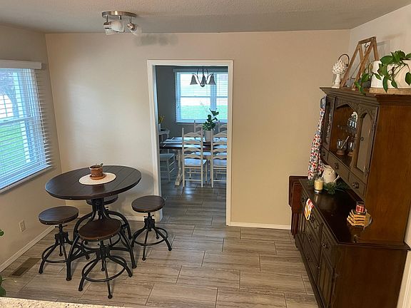 5th image of 2801 W Simmons Ln