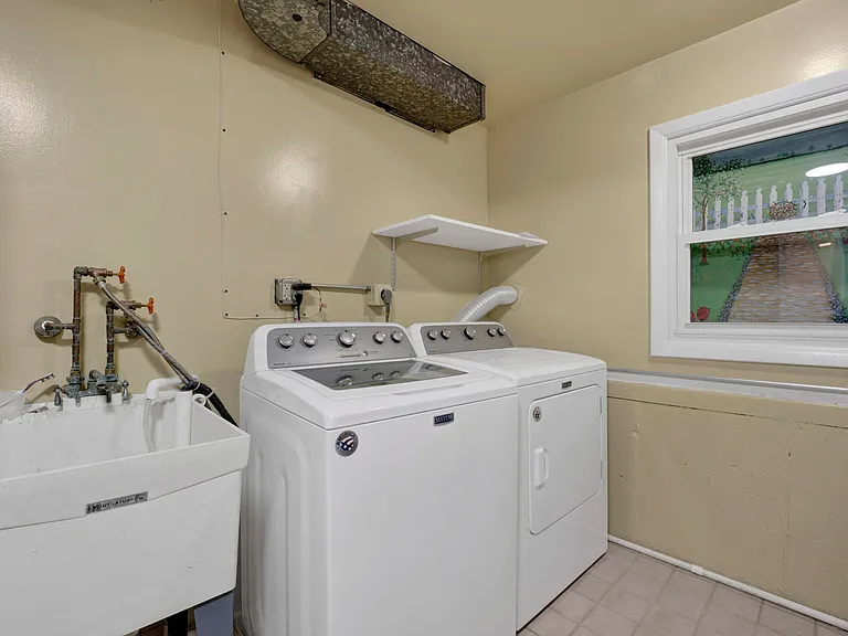 1135 Crestwood Dr — Photo 29