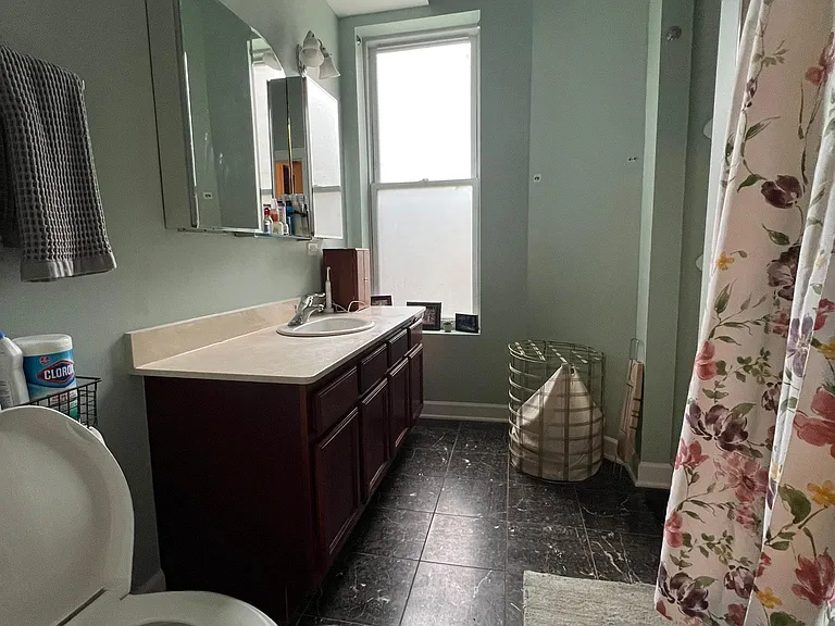 129 S Oakley Blvd #1 — Photo 14