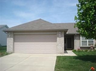 335 Whisper Ln, Xenia, OH 45385