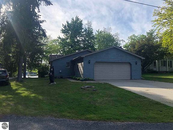 4th image of 961 Louann St