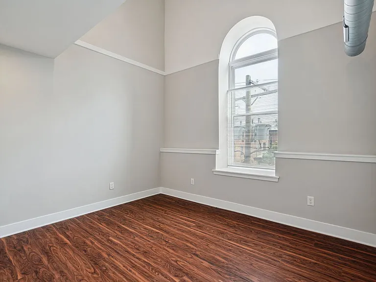 2001 Spring Garden St #305 — Photo 16