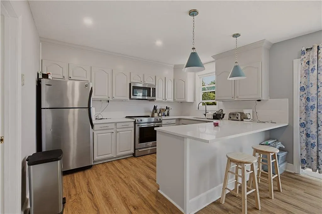 2 bed, 1.5 bath, 1431 sqft, $3,200 — Photo 3