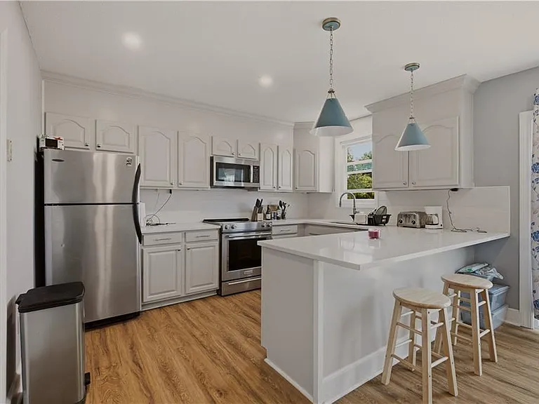 224 Oliphant Ln #B — Photo 3