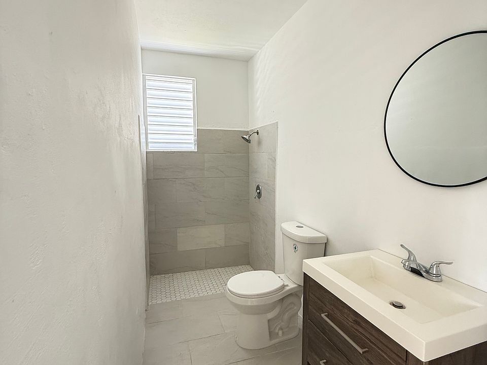 1st image of 265 Calle Magallanes #2