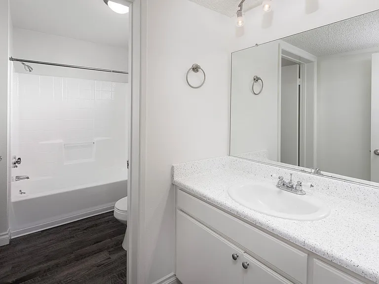 10711 Woodbridge St — Photo 6
