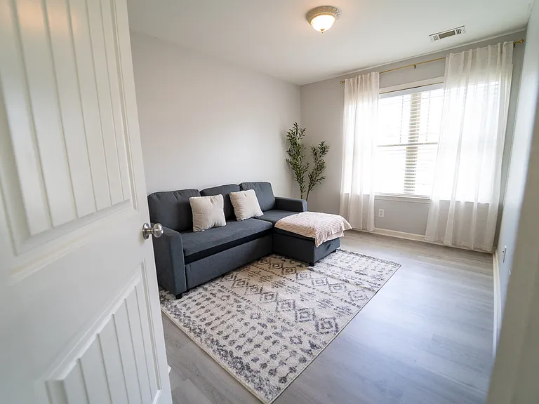 2911 Hillside Pl — Photo 8